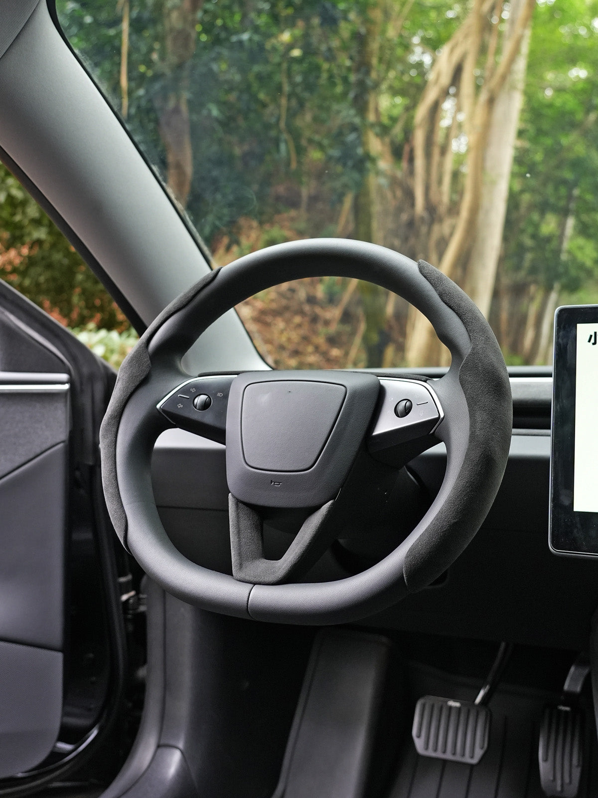 Insert V de volant alcantara pour Tesla Model 3 et Y (2024+) — photo 2