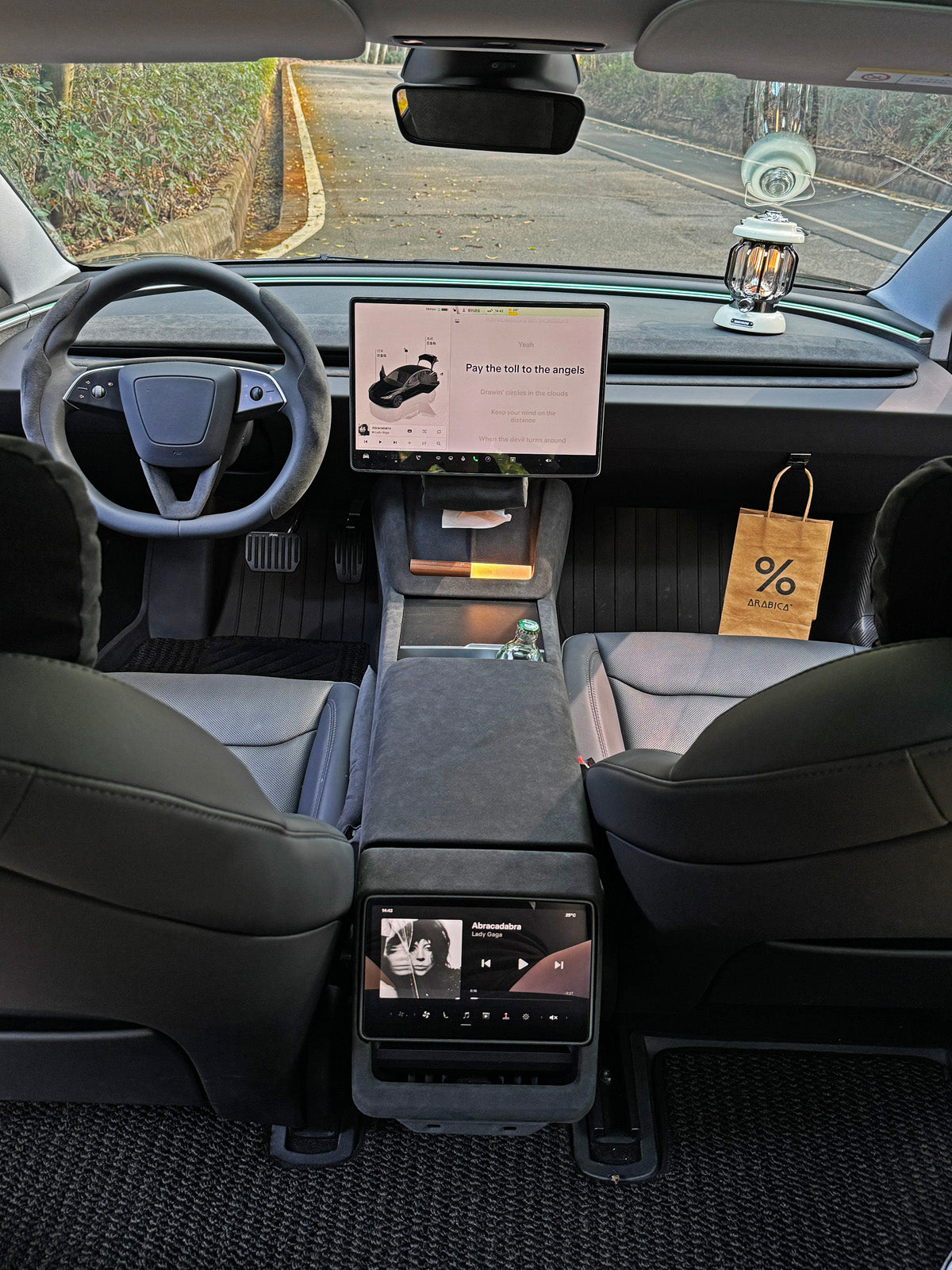 Arc supérieur de volant alcantara pour Tesla Model 3 et Y (2024+) — photo 3