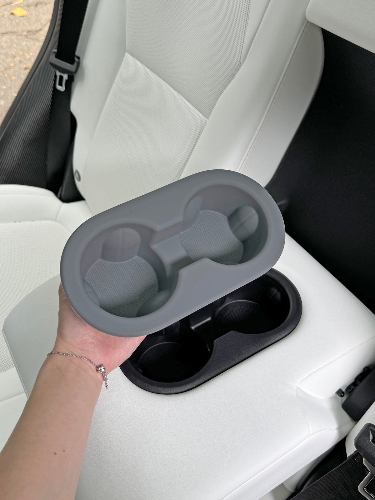 Porte-gobelets souples de banquette pour Tesla Model 3 et Y (2024+) — photo 4