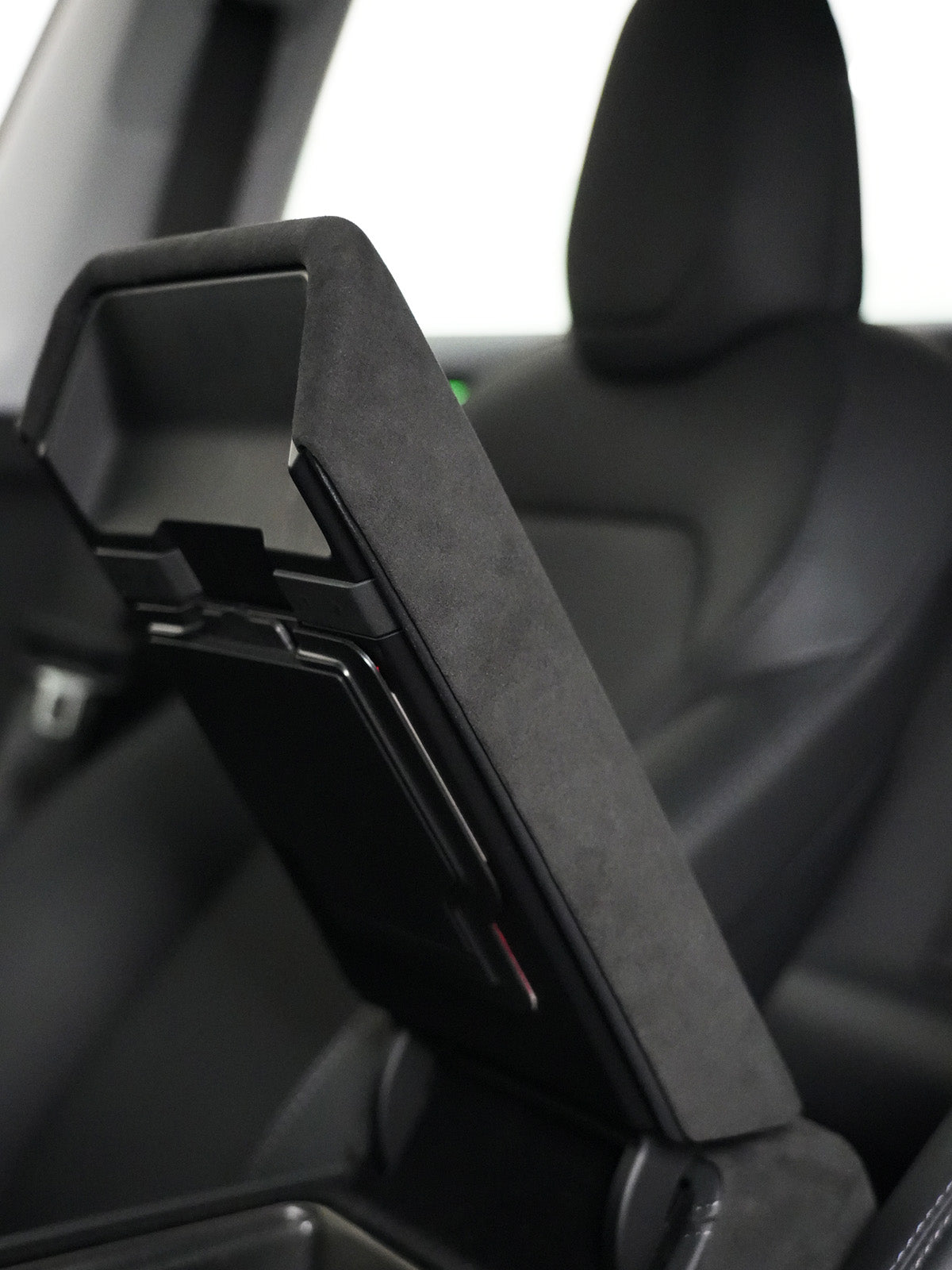 Couvre-accoudoir alcantara pour Tesla Model 3 et Y (2024+) — photo 3