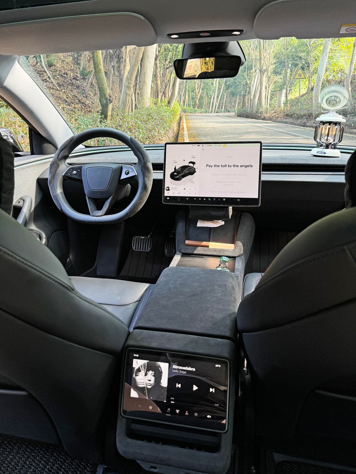 Couvre-accoudoir alcantara pour Tesla Model 3 et Y (2024+) — photo 4