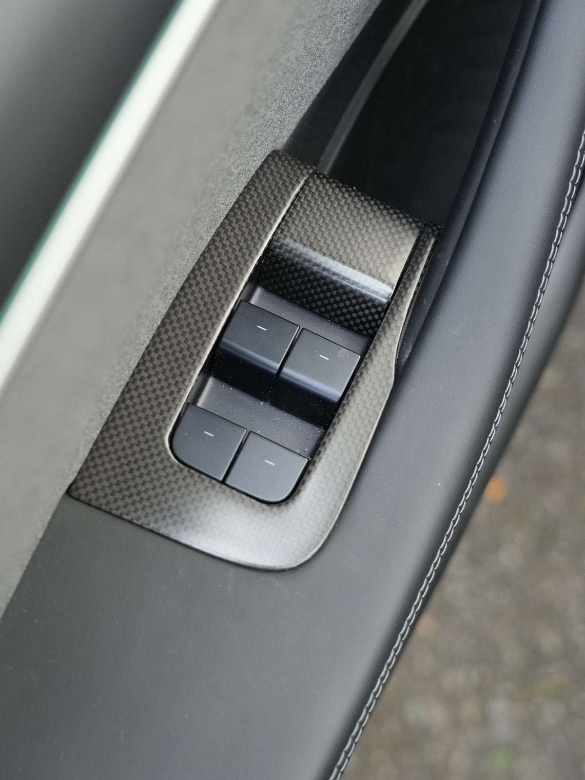 Caches boutons vitres et portes carbone pour Tesla Model 3 et Y (2024+) — photo 5