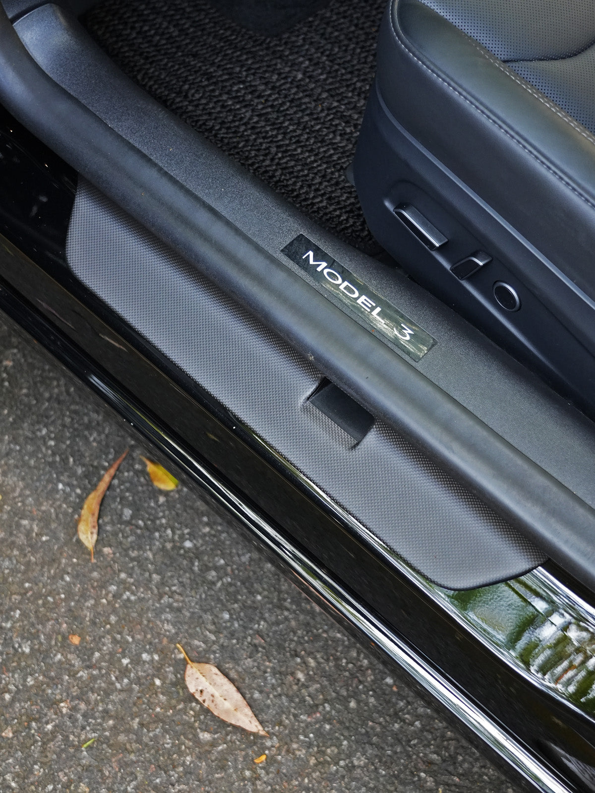 Seuils de porte carbone pour Tesla Model 3 Highland (2024+) — photo 5