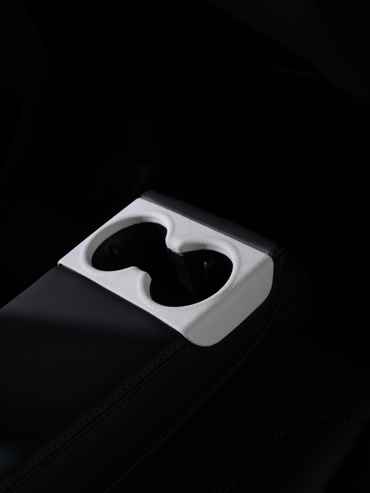 Façade porte-gobelets arrière suède pour Tesla Model 3 (2024+) — photo 4