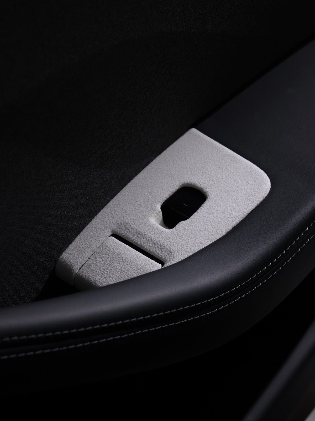 Caches boutons de vitres suède pour Tesla Model 3 et Y (2024+) — photo 3