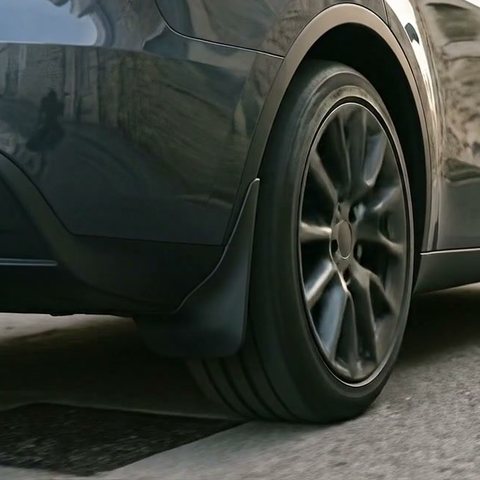 Bavette garde-boue sur une Tesla Model Y